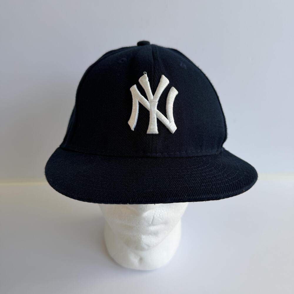 New York Yankees Hat Cap Fitted Mens 7 1/2 Navy Blue MLB Baseball New Era